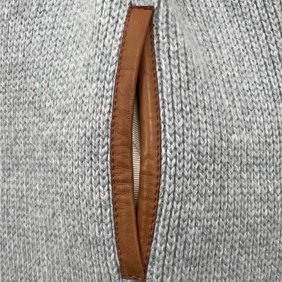 New- Bally Men’s Scarf - Picture 12 of 15